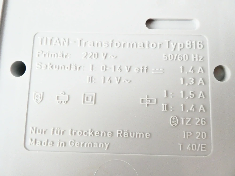TITAN typ 806 - 33 VA Regulační transformátor (trafo) s pulsní regulací TOP STAV NEPOUŽÍVANÉ v orig. krabici