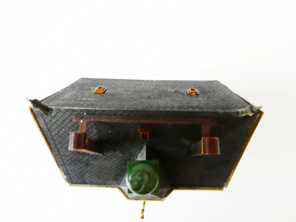 TT/H0 Městský patrový dům hrázděný dům s věží s hodinami - radnice