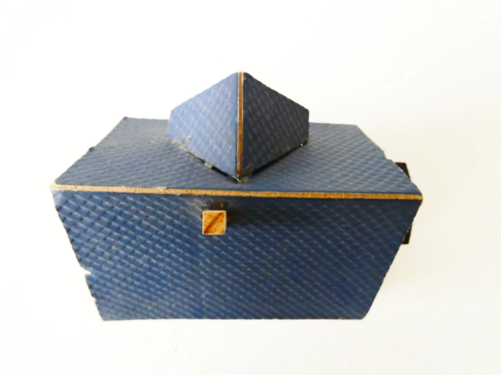 TT Patrový rodinný dům s kůlnou