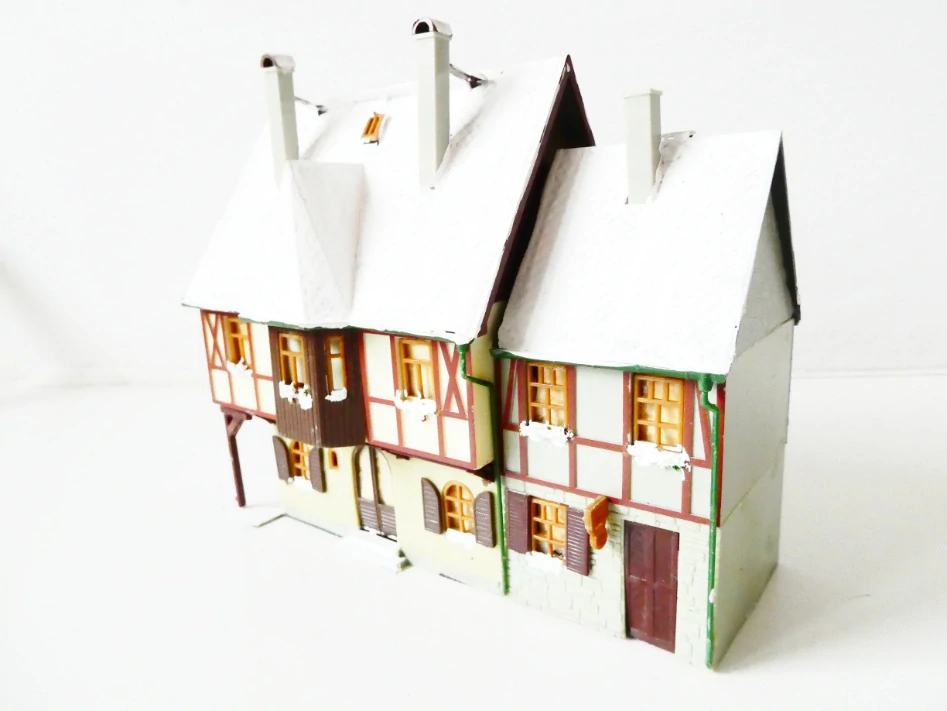 TT/H0 Městský hrázděný dům zasněžený