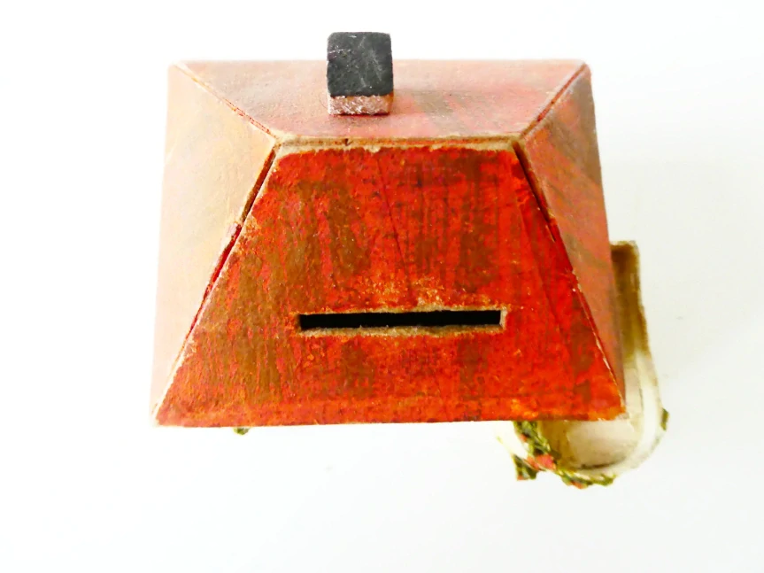 TT OWO MODELLE Rodinný dům (kasička)