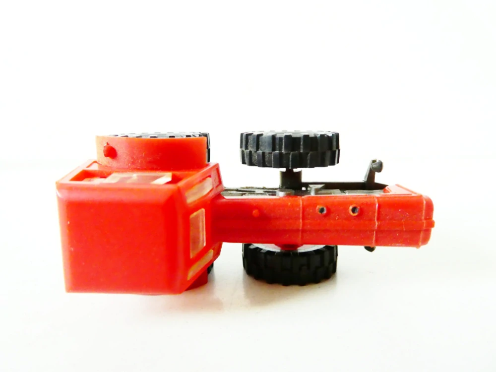 H0 VEB Berlinplast Traktor Dutra D4K 