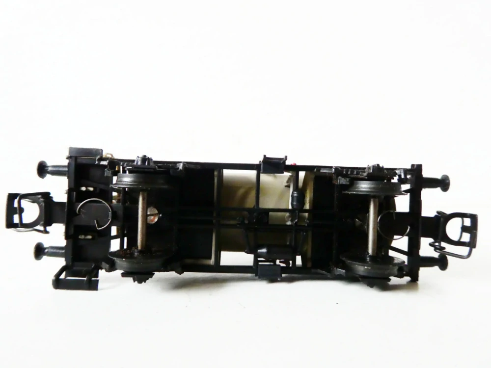 H0 SCHICHT Cisternový vůz  52-53-19 DR s drážním personálem