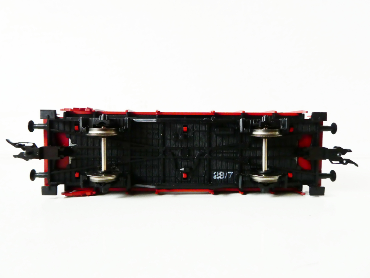 H0 FLEISCHMANN 5244 Nákladní vůz na přepravu automobilů 21 80 433 2 711-1 DB s jedním osobním automobilem PĚKNÝ STAV