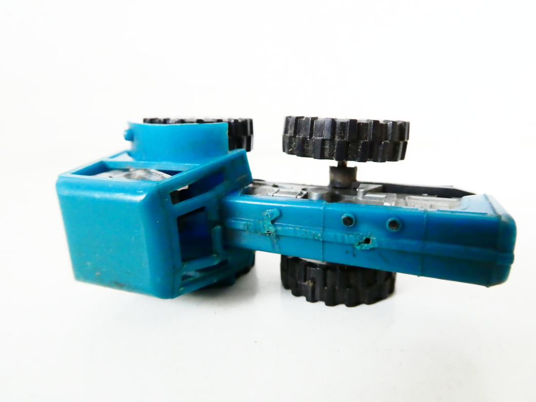 H0 VEB Berlinplast Traktor Dutra D4K 