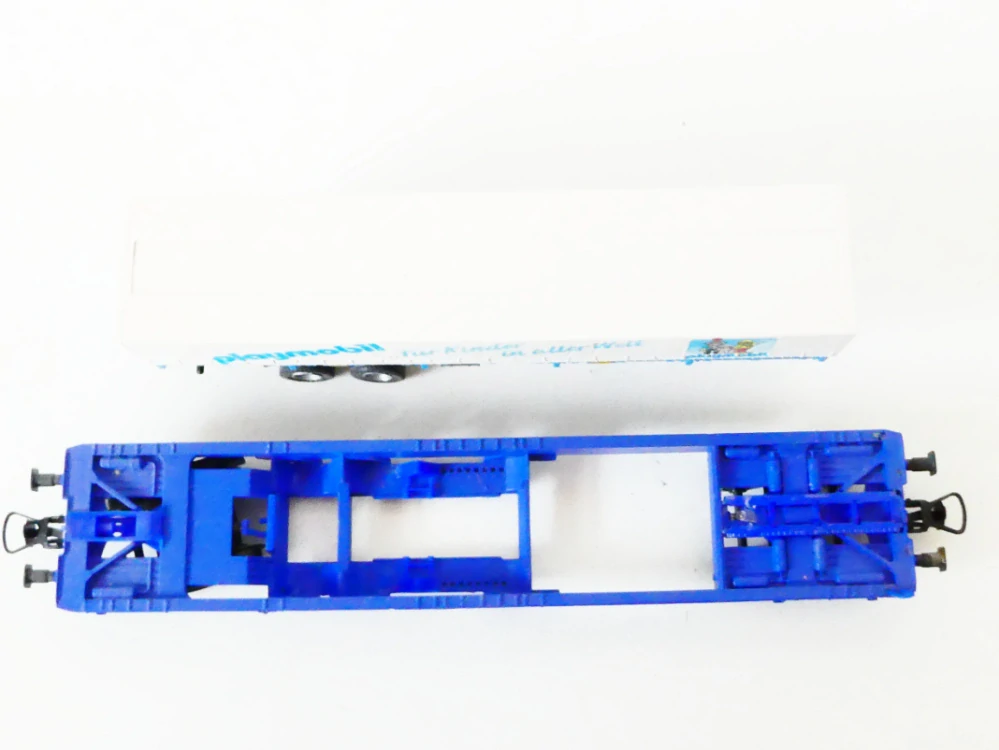 H0 ROCO 48014 Plošinový vůz s automobilovým návěsem Playmobil