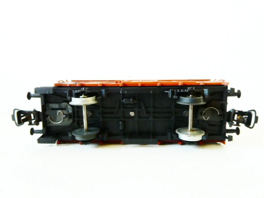 H0 PIKO Nákladní vůz krytý 04-84-99 Gr s budkou brzdaře - s personálem DR OSVĚTLENÝ PĚKNÝ STAV