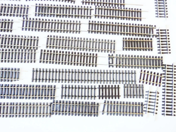 H0 TILLIG SET 36 ks Koleje použité se zbytky posypů (viz foto)