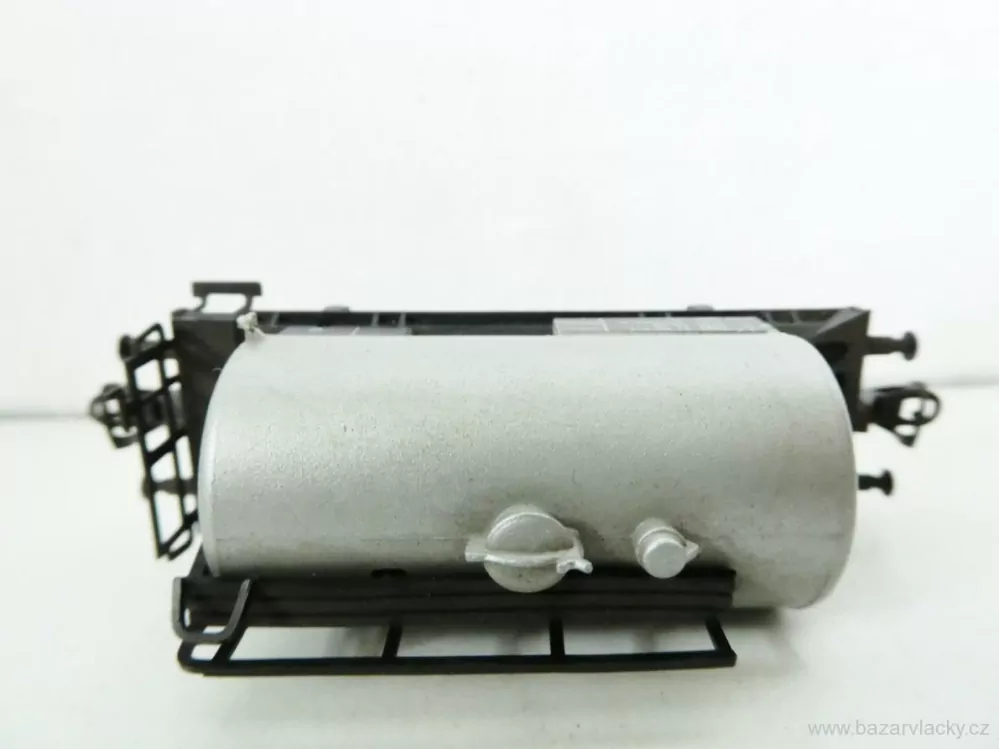 TT BTTB Cisternový vůz stříbrný DR TOP STAV 