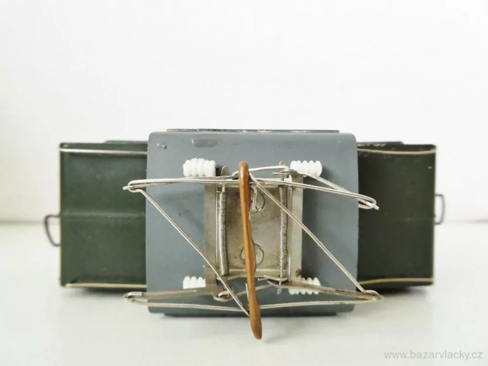 H0 PIKO Elektrická lokomotiva E69 05 DR