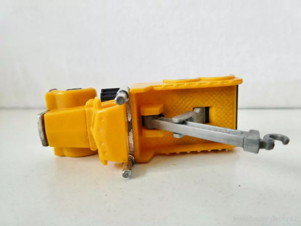 Nákladní automobil s jeřábem