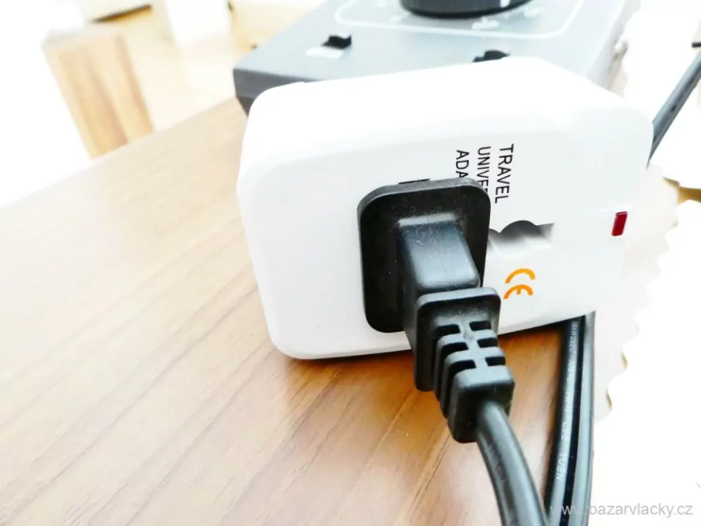 BACHMANN Nr. 44-6681 Regulační transformátor ( trafo ) + cestovní adaptér