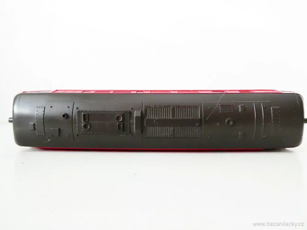 H0 ROCO Dieselová lokomotiva BR 215 001-9 DB TOP STAV  NEPOUŽÍVANÁ