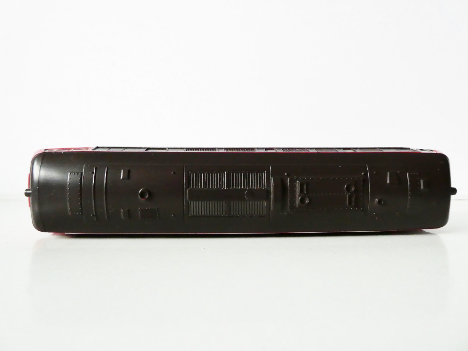 H0 ROCO Dieselová lokomotiva BR 215 132-2 DB TOP STAV