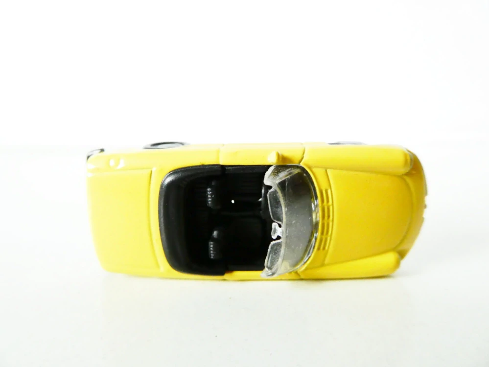 H0 Osobní automobil Cabriolet žlutý