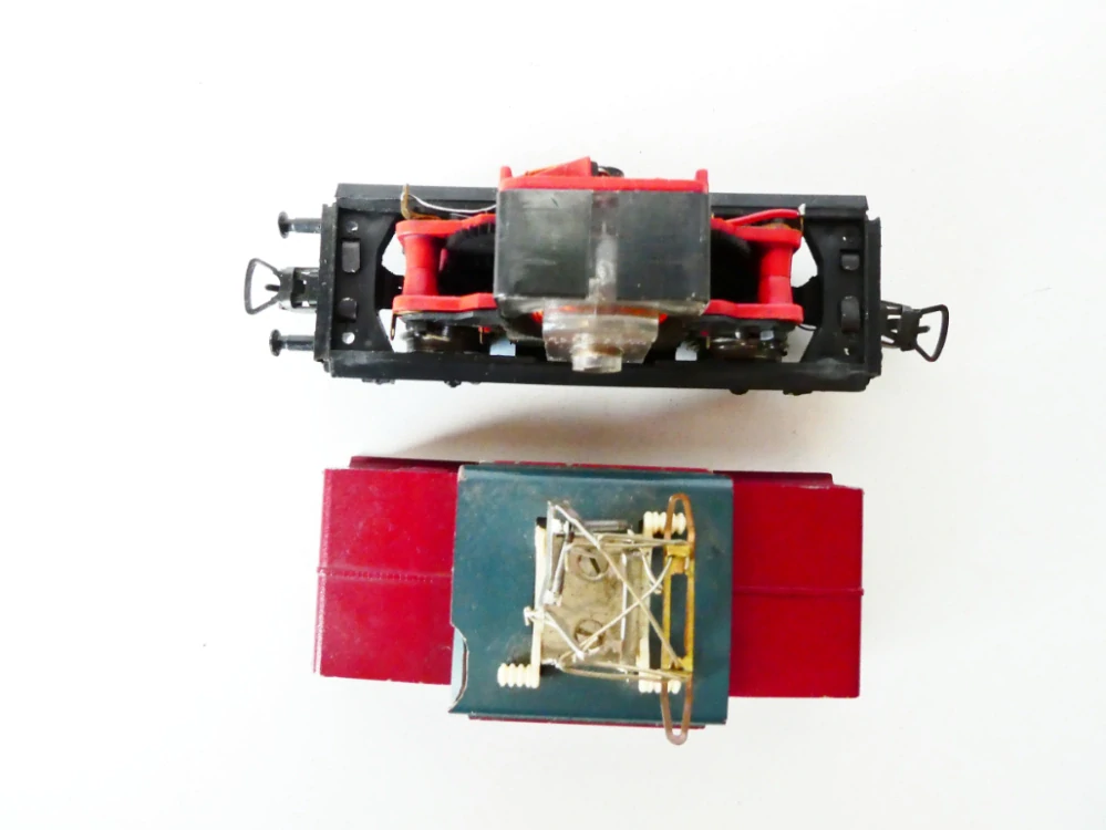 H0 PIKO Elektrická lokomotiva E69 05 DB NA RENOVACI