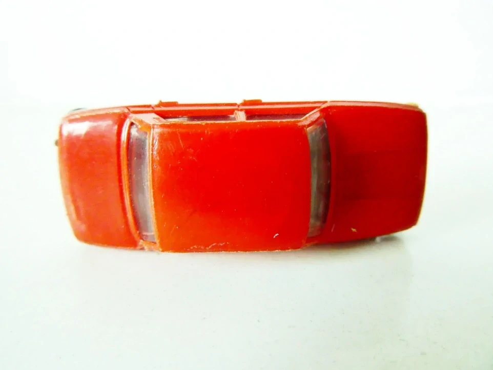 H0 Osobní automobil červený