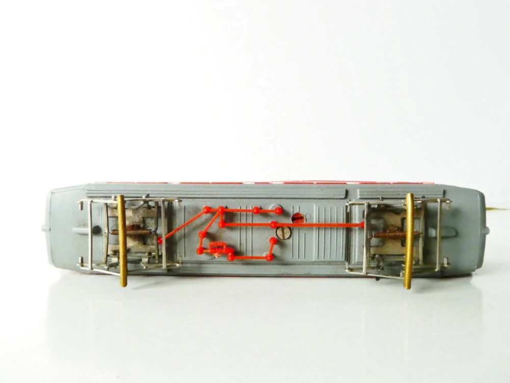 TT GÜTZOLD Elektrická lokomotiva BR 211 018 - 7 OSVĚTLENÁ PĚKNÝ STAV