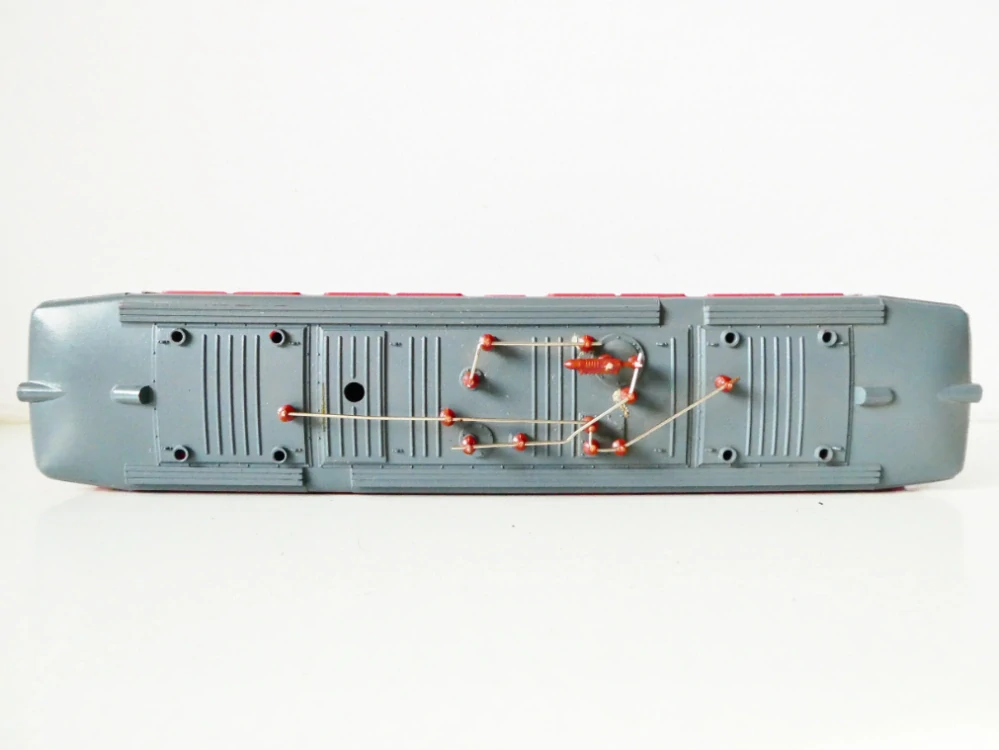 H0 PIKO Elektrická lokomotiva BR 211 029-4 DR bez vrchních sběračů NA RENOVACI (jede perfektně)