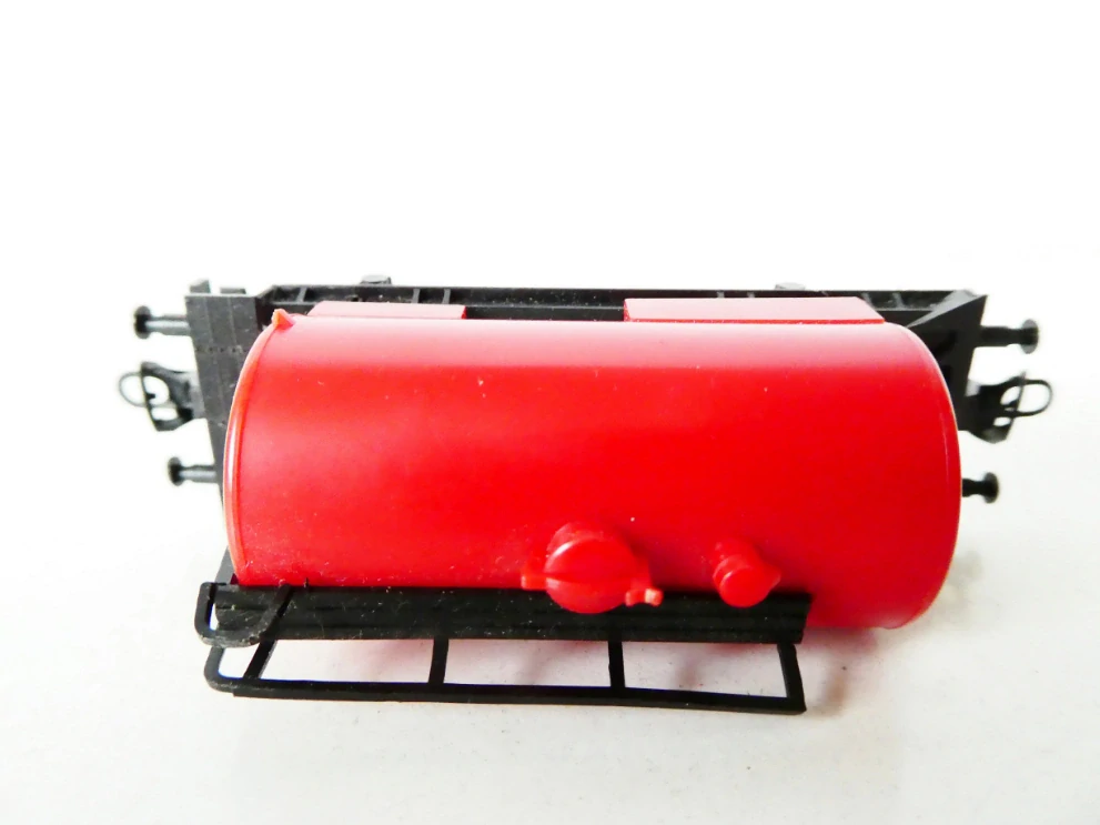 TT BTTB Cisternový vůz červený 