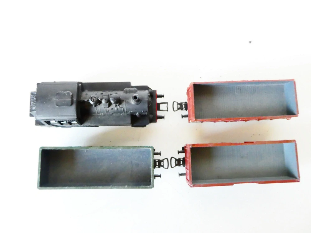 PIKO SET - Parní lokomotiva BR 80 018 DR OSVĚTLENÁ + 3x vůz + koleje PĚKNÝ STAV ANTIK