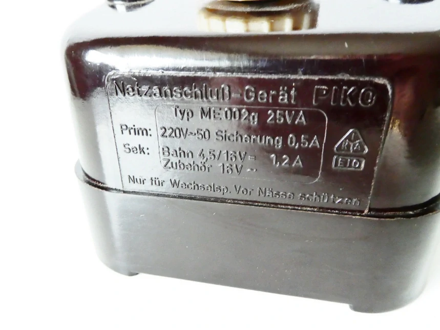 Bakelitové trafo PIKO Typ ME002g 25VA v krabici