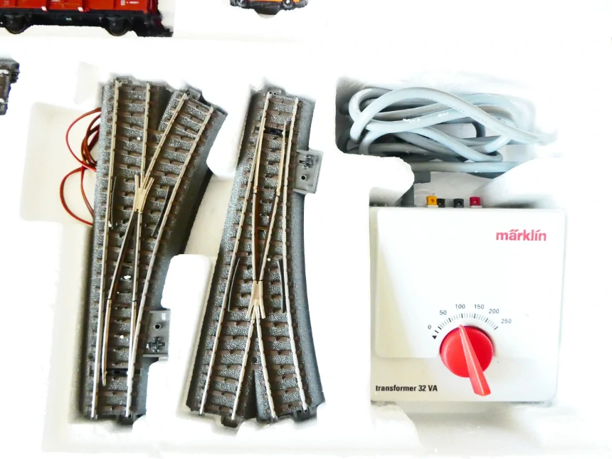MÄRKLIN 29141 SET - Parní lokomotiva BR 80 039 DB + 3x vůz + 2x osobní automobil + koleje, výhybky + trafo v orig. krabici s návodem TOP STAV NEPOUŽÍVANÉ