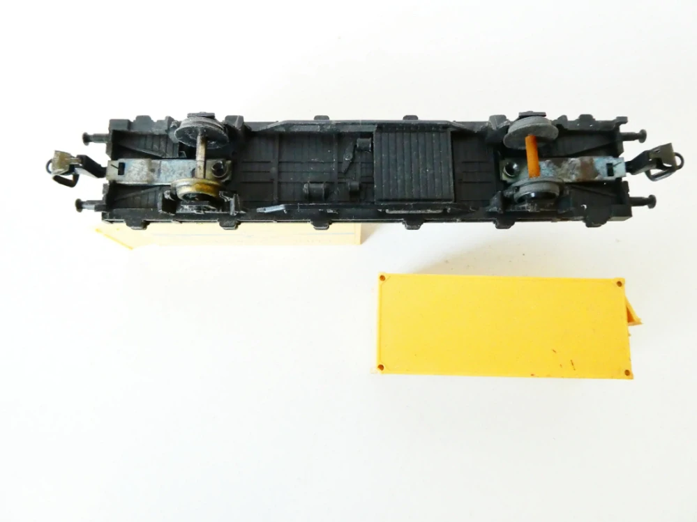 TT BTTB Plošinový vůz s kontejnery KÜHL-CONTAINER M DR