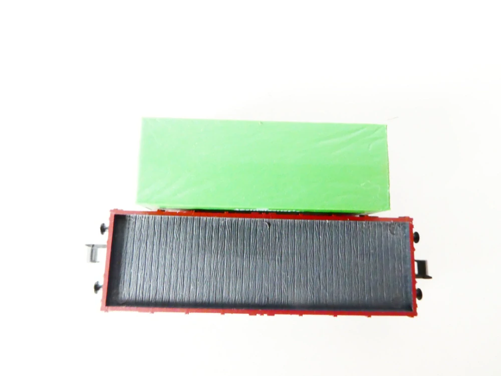 Minitrix 91041 Nízkostěnný vůz 64 283 DR s kontejnerem Adelholzener Alpenquelles TOP STAV