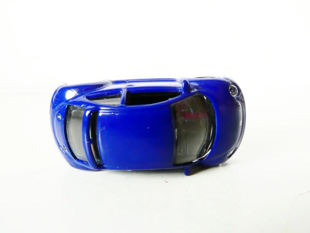 H0 Osobní automobil VW New Beattle TOP STAV