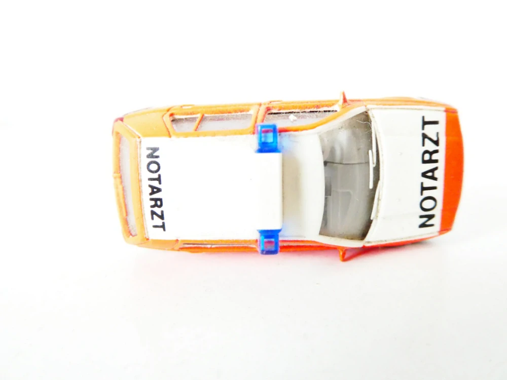 H0 Wiking Osobní automobil VW Golf Notarzt - pohotovost PĚKNÝ STAV