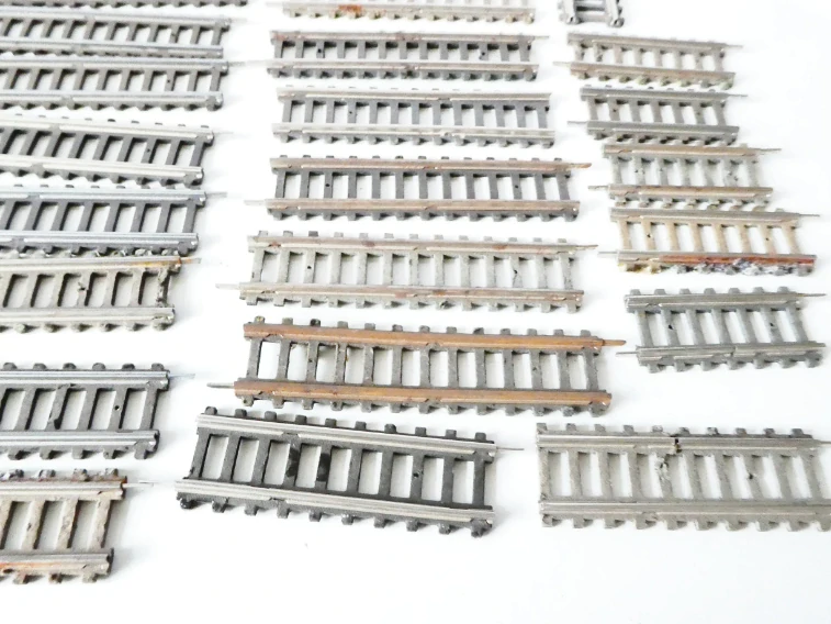 H0 MIX SET Kolej starší výroby 40 ks (vše, co je na foto)