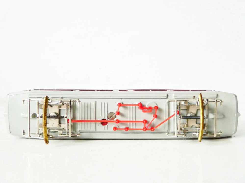 TT BTTB GÜTZOLD Elektrická lokomotiva E 211 018-7 DR OSVĚTLENÁ TOP STAV v krabičce s průvodním listem (vínová barva)