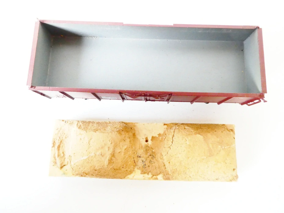 H0 PIKO Nákladní vůz otevřený 273017 MAV s nákladem písku PĚKNÝ STAV