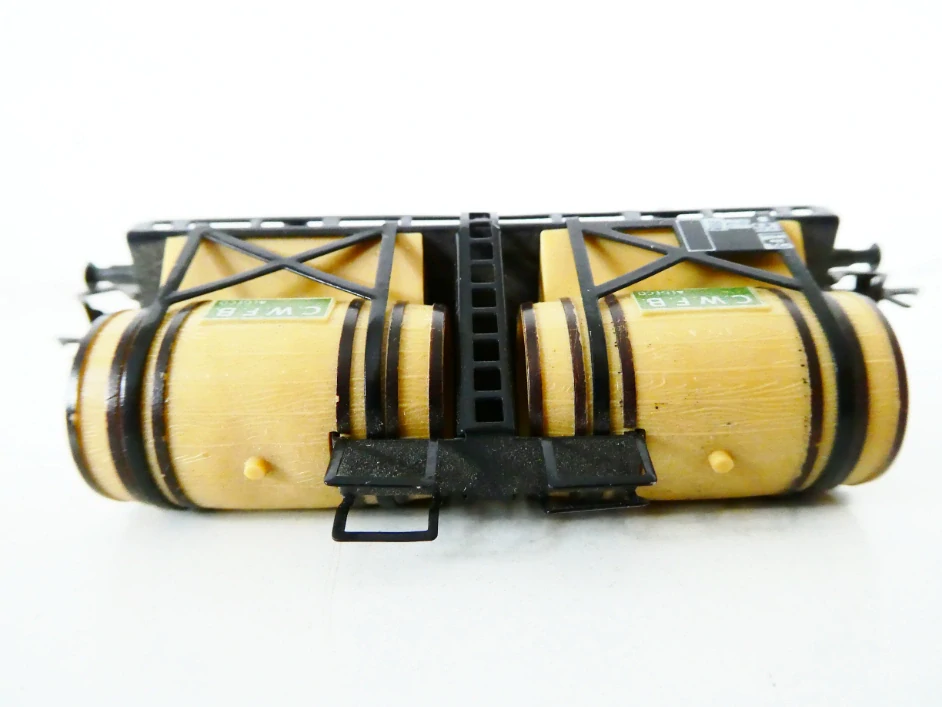 TT ZEUKE Nákladní vůz na víno C.W.F.B. TOP STAV (včetně funkčního spřáhla, které chybí na první foto)