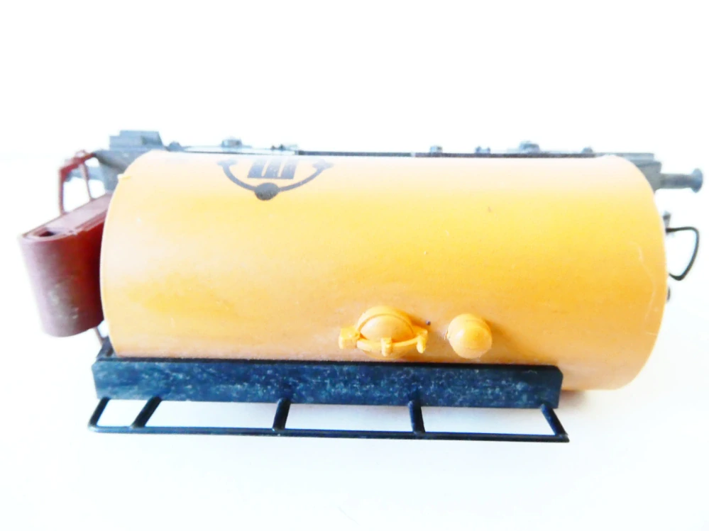 H0 PIKO Cisternový vůz 52-02-29 Petrolchemisches Kombinat Schwedt s budkou brzdaře a nástavcem na čištění kolejí DR PĚKNÝ STAV