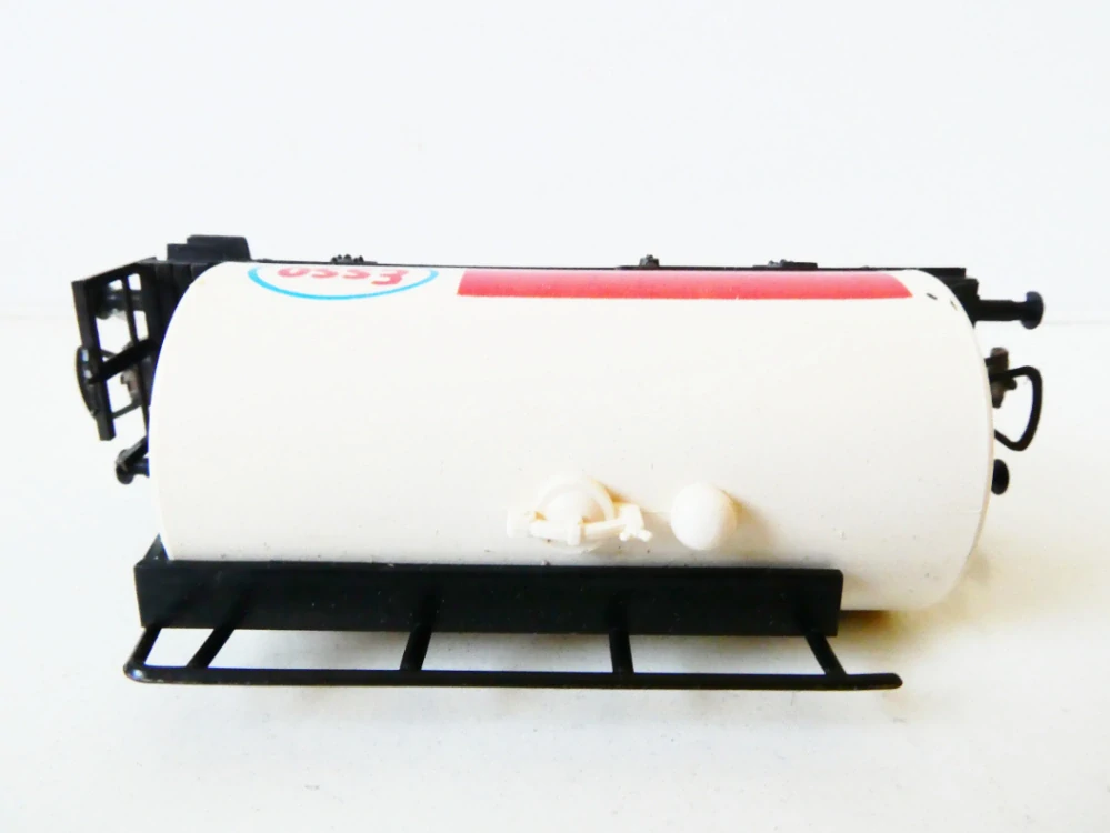 H0 PIKO Cisternový vůz 583 439 ESSO DB