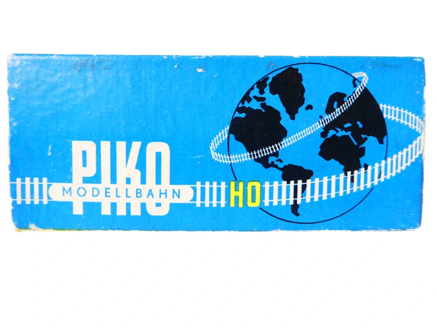 H0 PIKO Zavazadlový vůz Pwg 88-32-10 DR se závěsem na čištění kolejí v krabičce