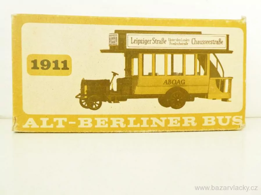 Model starého autobusu Alt-Berliner Bus 1911 v krabičce