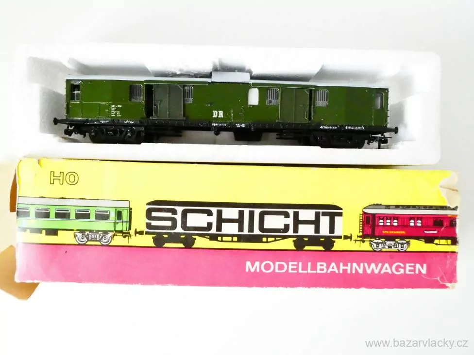 H0 SCHICHT Zavazadlový vůz 621-030 s posuvnými vraty DR TOP STAV NEPOUŽITÝ 