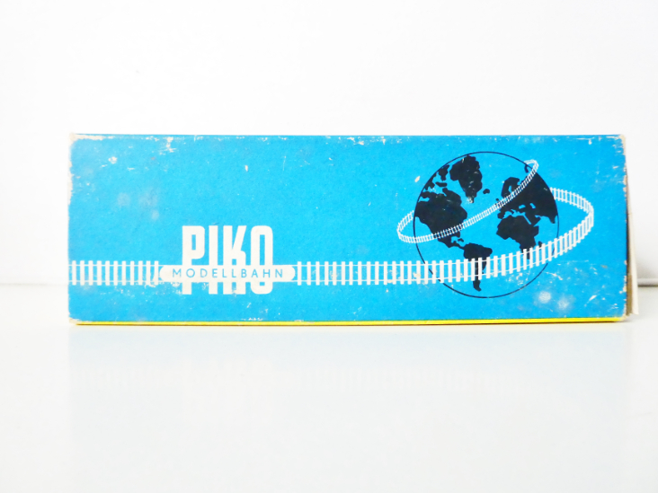 H0 PIKO Osobní vůz Bz52516 MAV TOP STAV NEPOUŽITÝ v krabičce