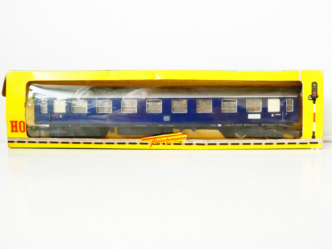 H0 FLEISCHMANN 5110 Osobní rychlíkový vůz 1. tř. 11843 Frankfurt DB OSVĚTLENÝ