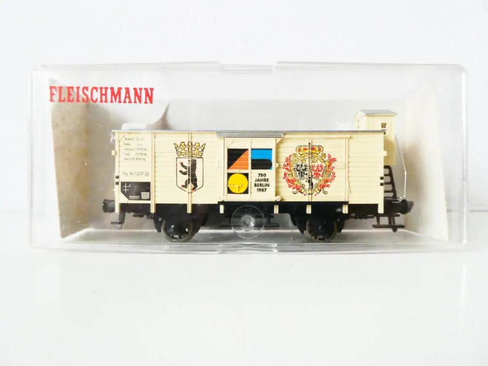 H0 FLEISCHMANN Nákladní vůz JUBILEUM 750 JAHRE BERLIN 1987 s posuvnými vraty TOP STAV NEPOUŽITÝ v krabičce