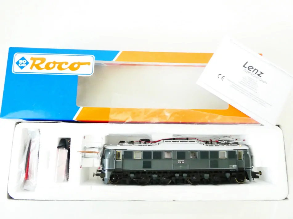 H0 ROCO 43758 Elektrická lokomotiva E18 39 DRG OSVĚTLENÁ s přiloženým dekodérem Digital plus by Lenz NEPOUŽÍVANÁ v krabičce, ale k OPRAVĚ PANTOGRAFU (v krabičce mnoho orig. doplňků)