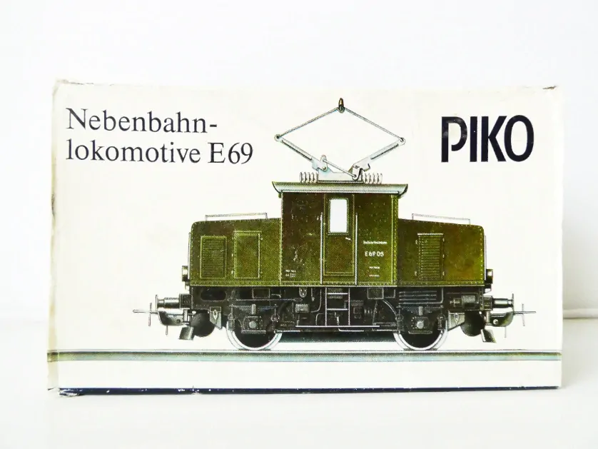 H0 PIKO Elektrická lokomotiva E69 05 DR PĚKNÝ STAV v orig. krabičce