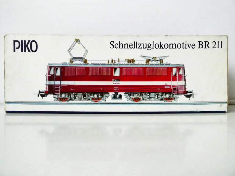 H0 PIKO Elektrická lokomotiva E 11 022 DR DR OSVĚTLENÁ TOP STAV NEPOUŽITÁ v orig. krabičce