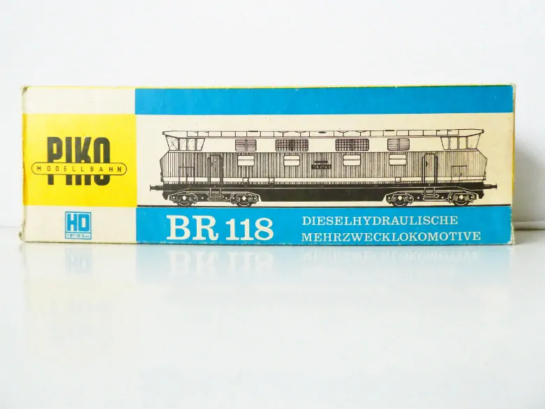 H0 GÜTZOLD Dieselová lokomotiva V 180 059 DR OSVĚTLENÁ v krabičce