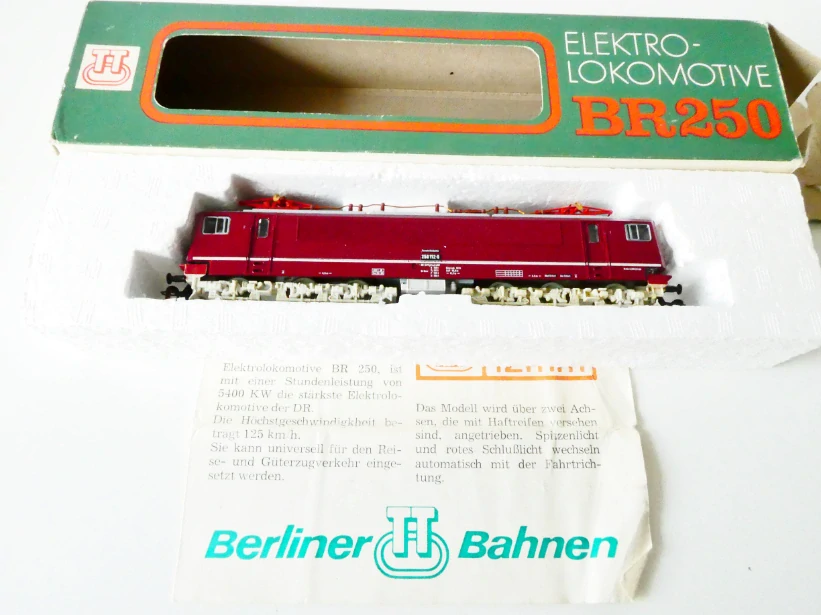 TT BTTB Elektrická lokomotiva BR 250 112-0 DR OSVĚTLENÁ PĚKNÝ STAV v orig. krabičce s návodem