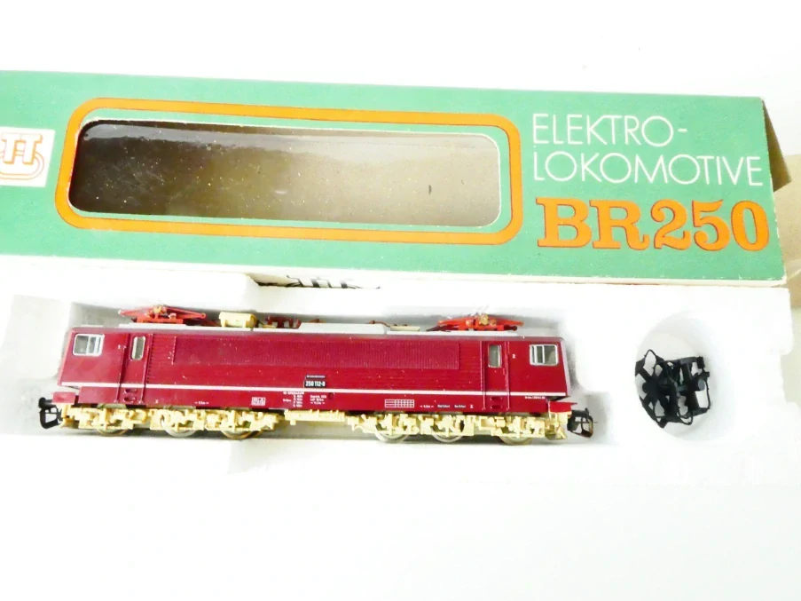 TT BTTB Elektrická lokomotiva BR 250 112-0 DR OSVĚTLENÁ PĚKNÝ STAV v orig. krabičce 