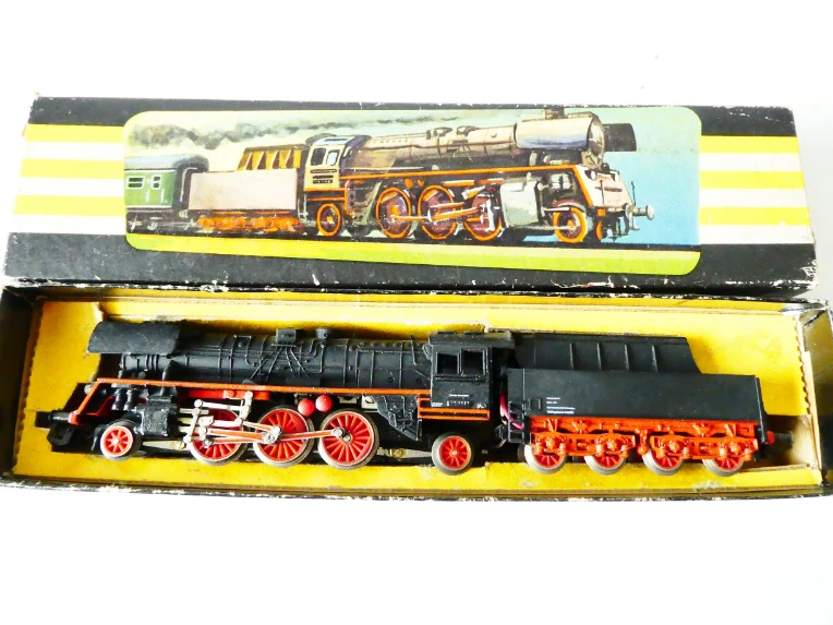 TT ZEUKE Parní lokomotiva BR 35 1111 DR s tendrem OSVĚTLENÁ PĚKNÝ STAV v krabičce